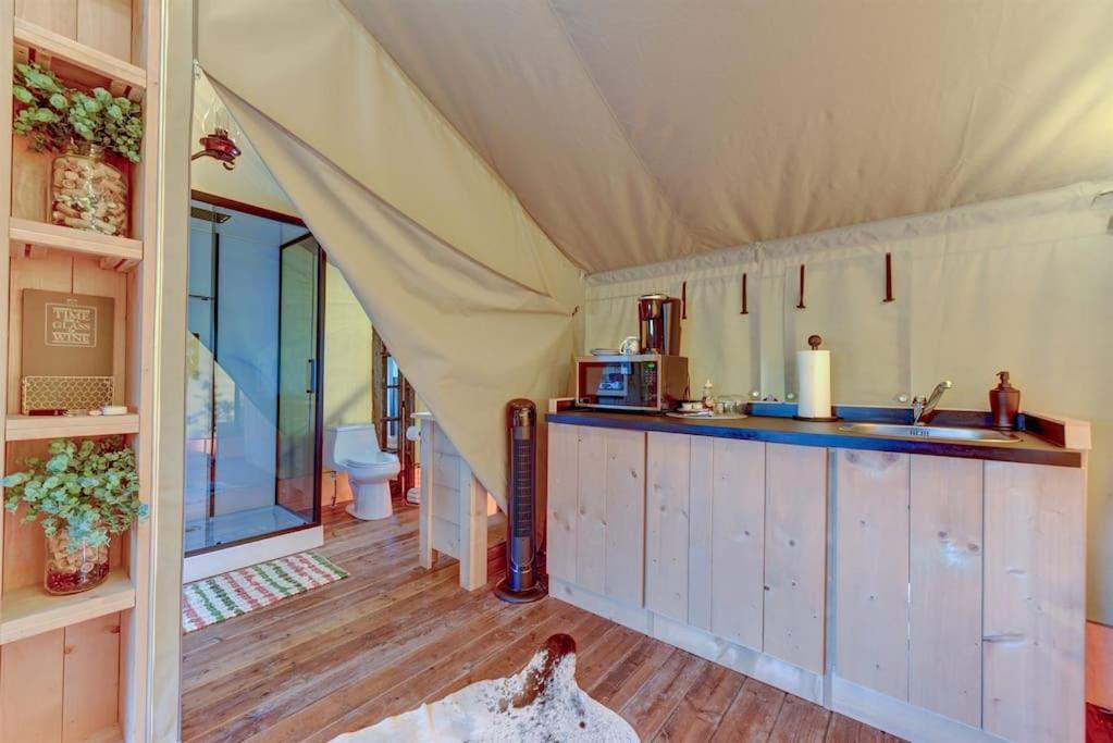 12 Fires Luxury Glamping With Heating #5 Hotel จอห์นสันซิตี้ ภายนอก รูปภาพ